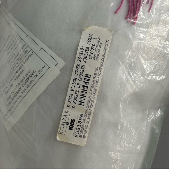 BOMBAY KIDS K-SHOE Pillow cover with removable pillow insert - Picture 15 of 15